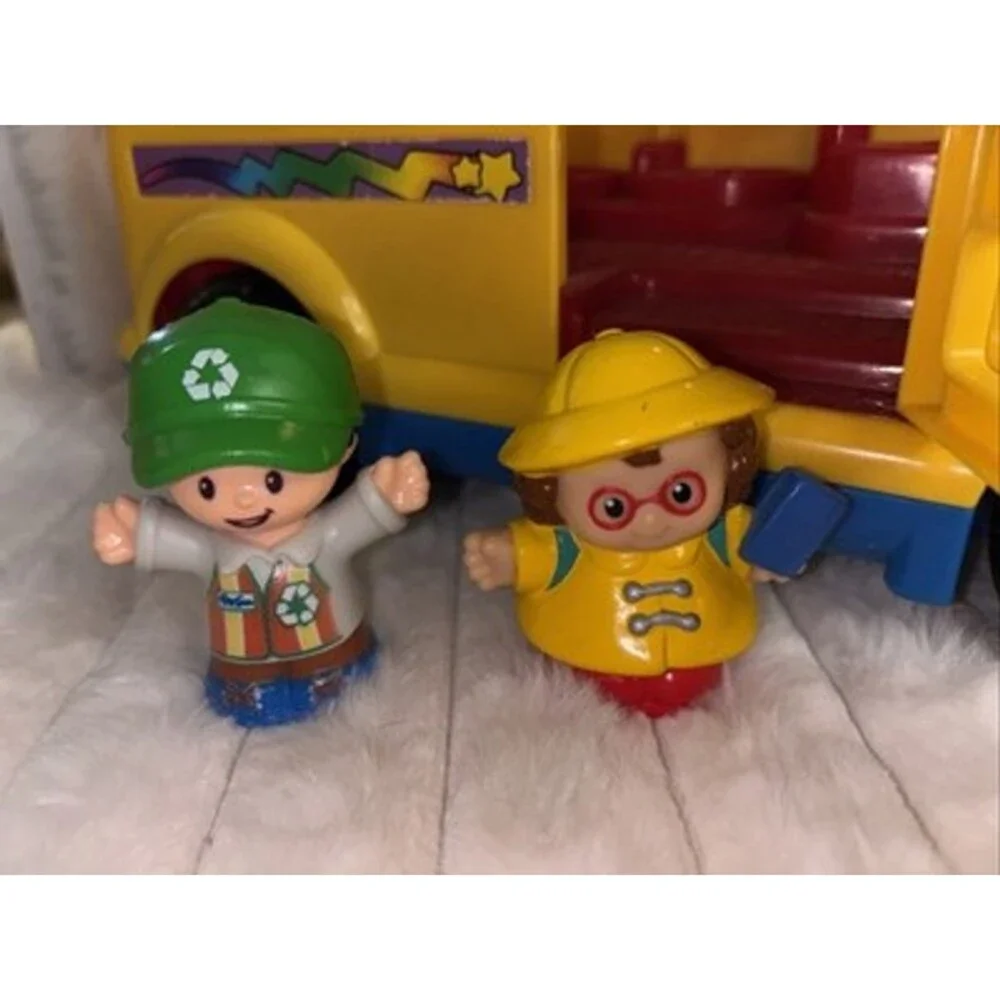 Fisher-Price Little People Yellow School Bus Set with Maggie and Town Worker